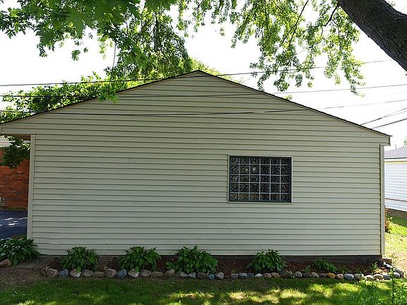Side view of the garage