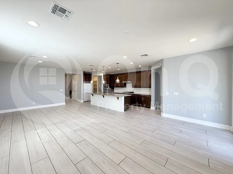 18797 W Becker Ct — Photo 5