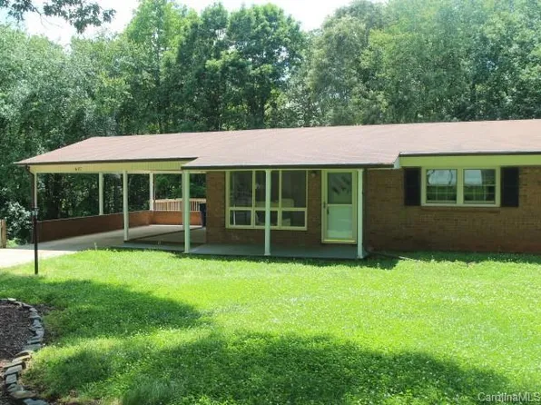 637 N McLin Creek Rd, Conover, NC 28613