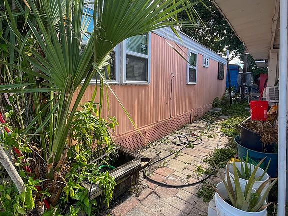 3rd image of 1419 26th Ave W #35