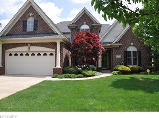 555 Masters Ln, Avon Lake, OH 44012