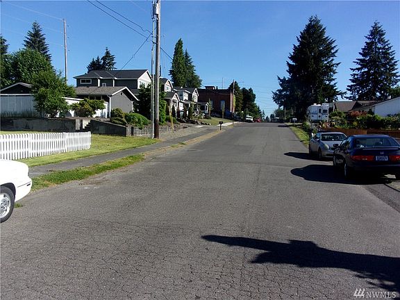 3rd image of 8027 S Thompson Ave