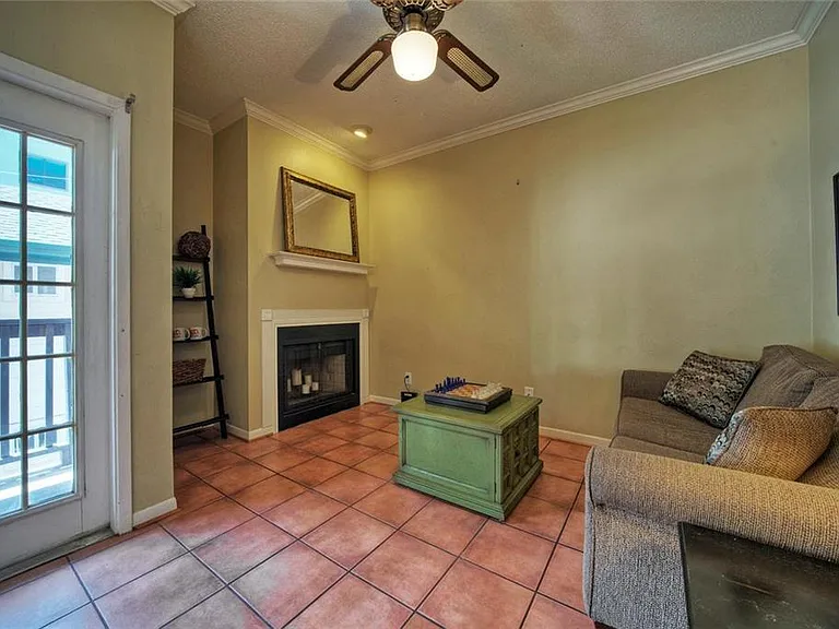 711 W 21st St #205 — Photo 6