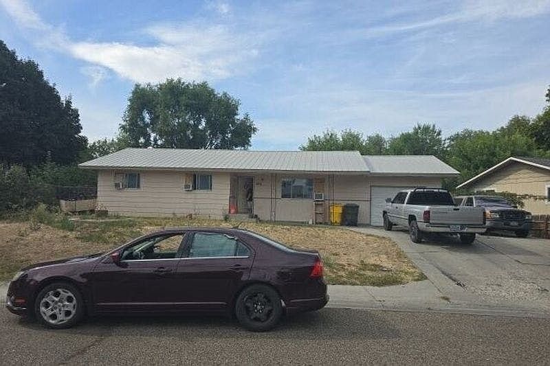 1st image of 489 NW 11th St