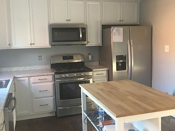3rd image of 724 Hetzel Ter SE