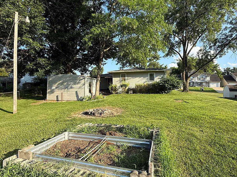 4517 Waterloo Dr — Photo 2