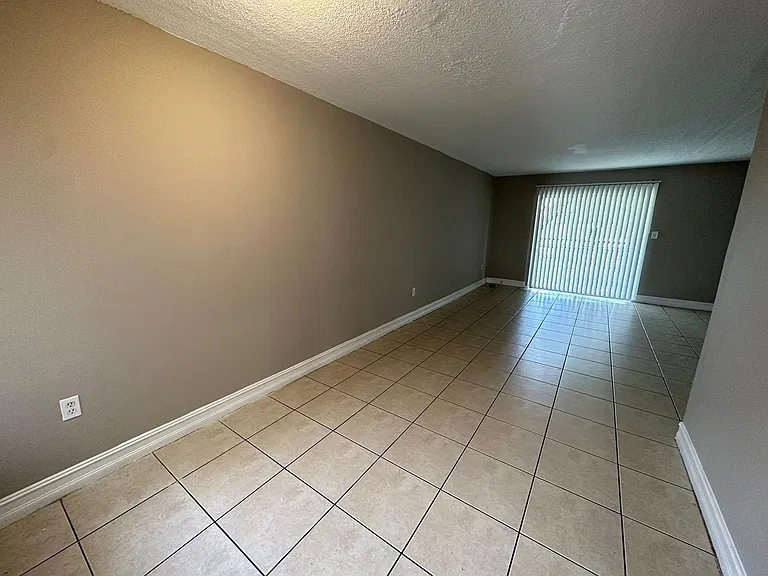 1830 Maravilla Ave #303 — Photo 4