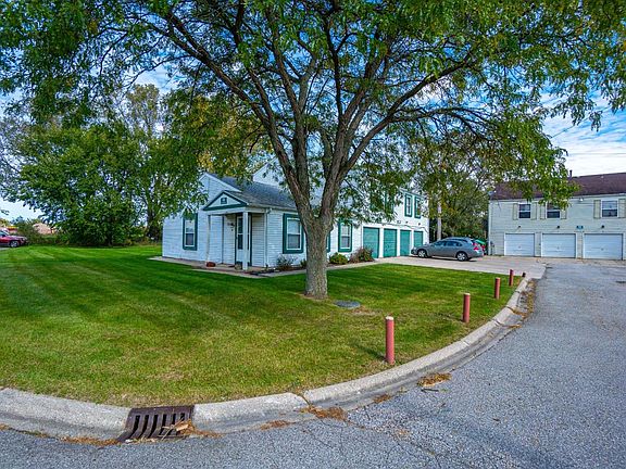 2nd image of 824 W 59th Pl