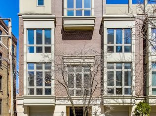 112 W Delaware Pl, Chicago, IL 60610
