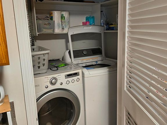 4th image of 1002 Willow Dr APT 85