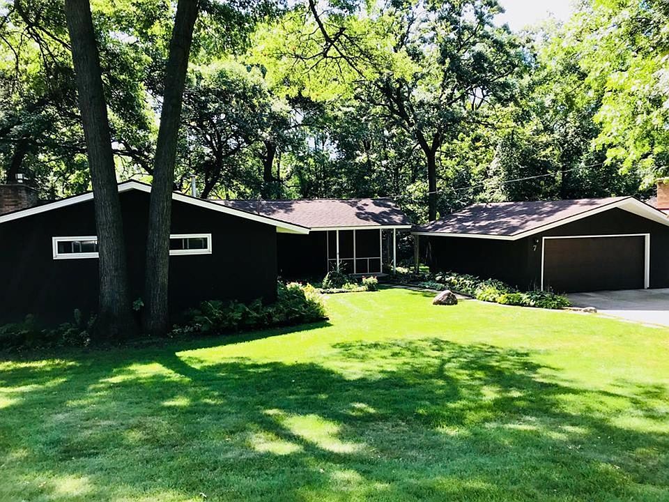 1st image of 7 Woodland Dr