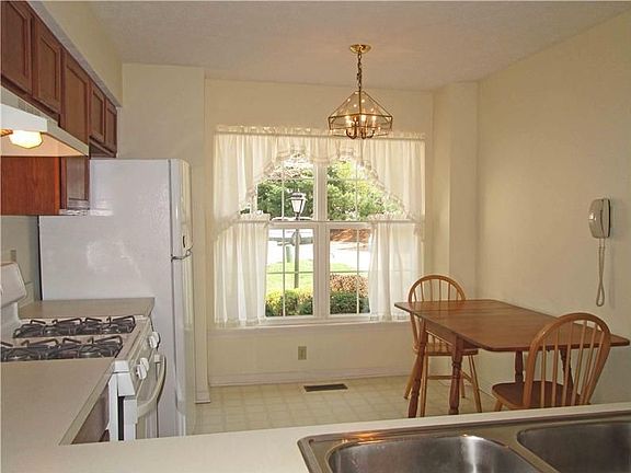 2nd image of 4264 Settlers Way