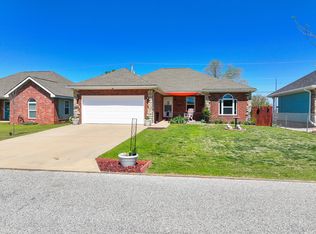 1409 W 9th St, Grove, OK 74344