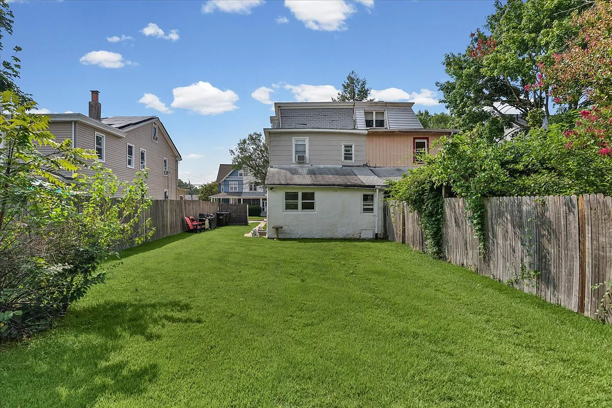 122 South Davis Street - A — Photo 4
