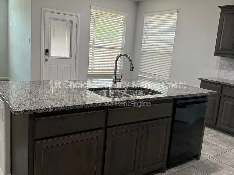 4928 Sugarcane Ln — Photo 4