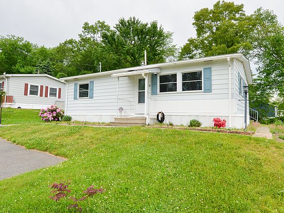 3rd image of 8 Maple Rock Road