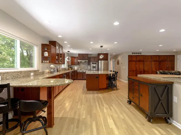 2611 Colby Dr, Bloomfield Hills, MI 48304