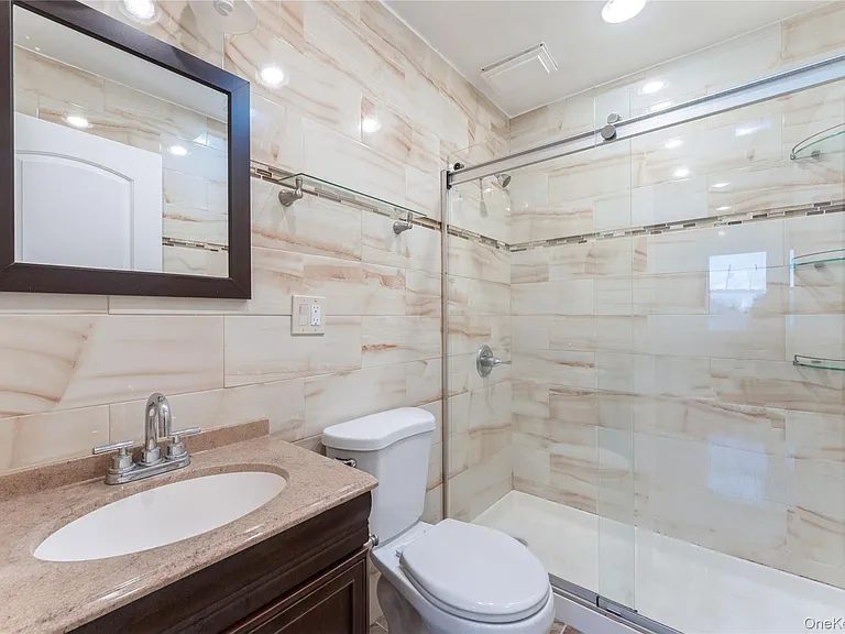 22820 Edgewood Ave #A — Photo 7