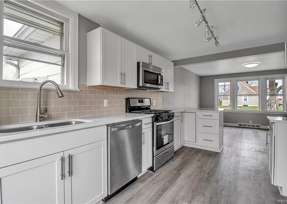 1st image of 60 Charnwood Dr