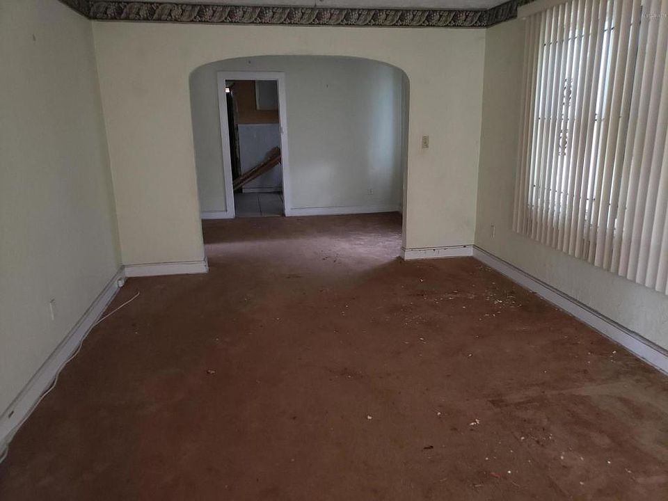 2nd image of 4218 Buckman St