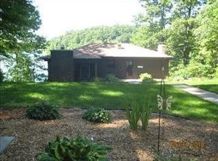 27440 Manstrom Dr, Lawton, MI 49065