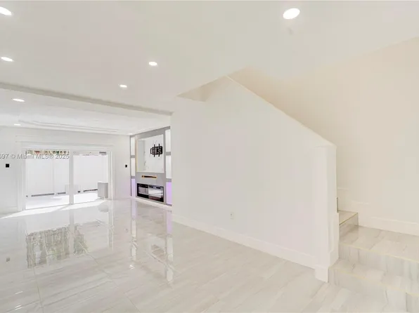 1151 NW 123rd Pl #305, Miami, FL 33182