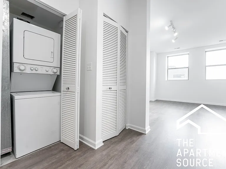 934 W Dakin St #301 — Photo 12