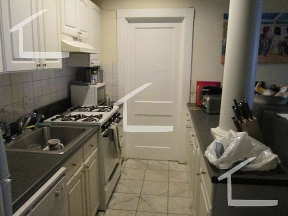 3rd image of 94 Pleasant St #6