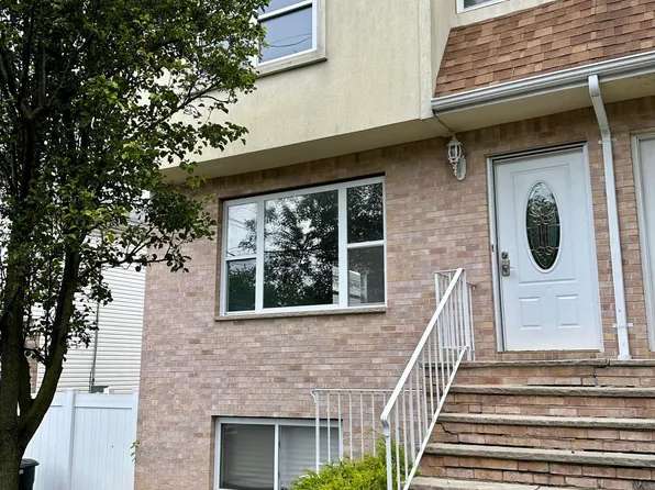 97 Mallow St, Staten Island, NY 10309