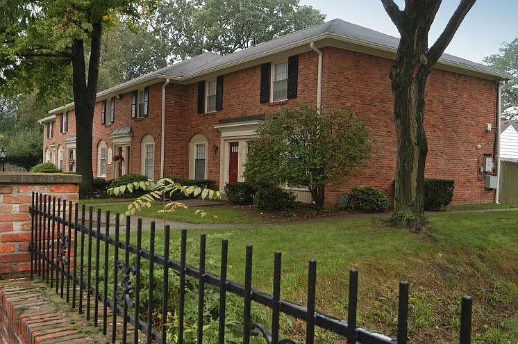 Jamestown Apartments & Townhomes — Photo 35