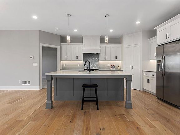 5th image of 4017 NE Sagamore Dr