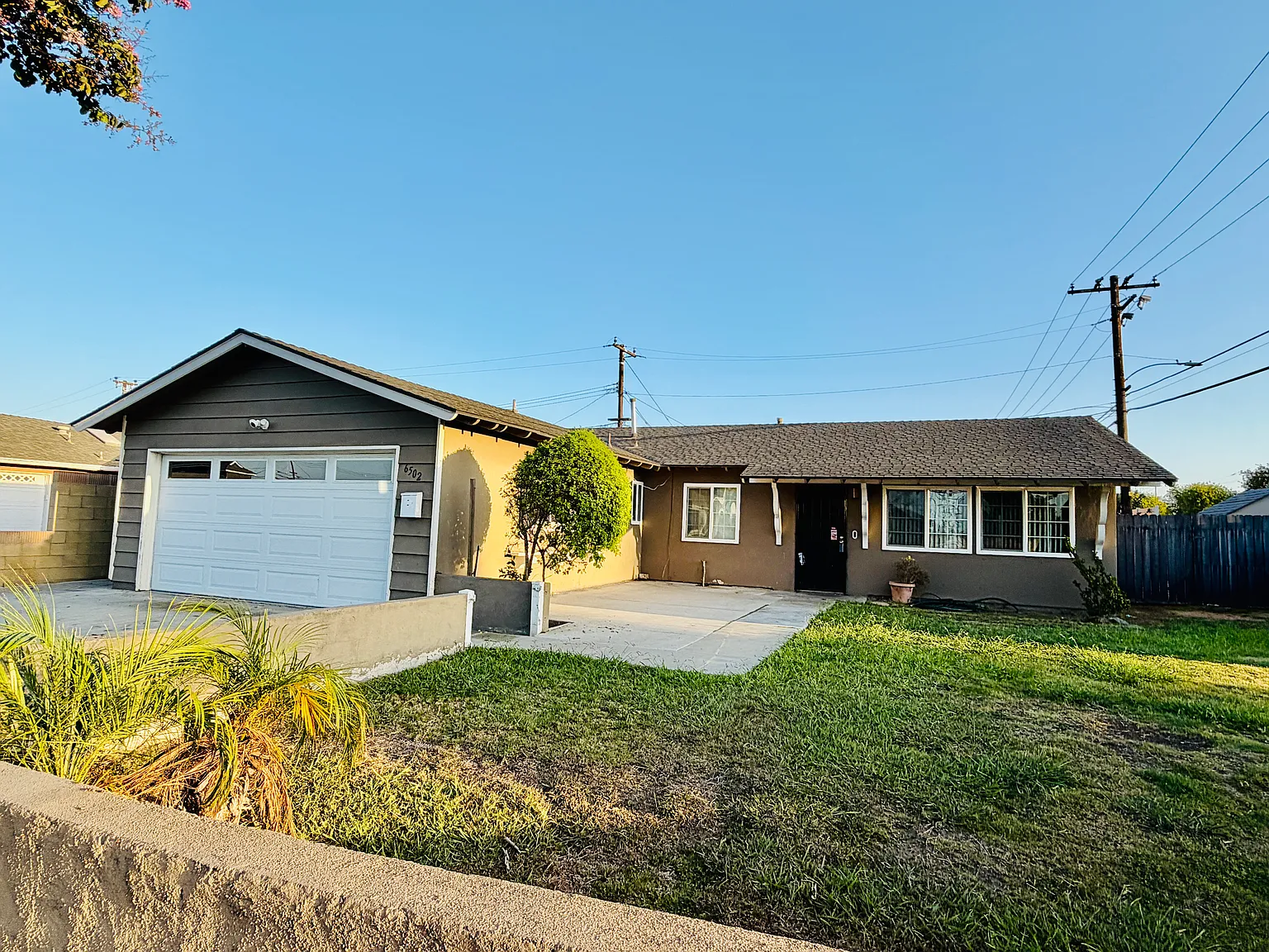 Edgemont Dr, Huntington Beach — Photo 1