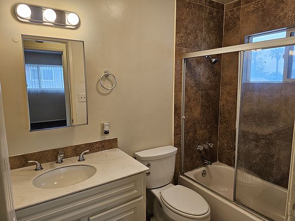 5th image of 2091 W Linden St