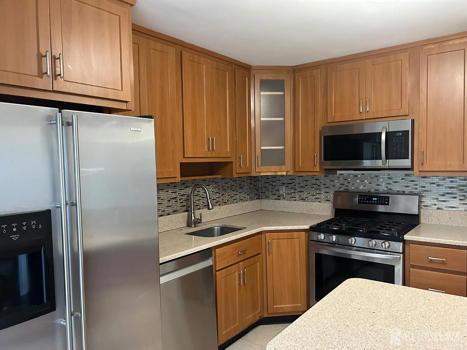 2 bed, 1.5 bath, 1087 sqft, $2,500 — Photo 2