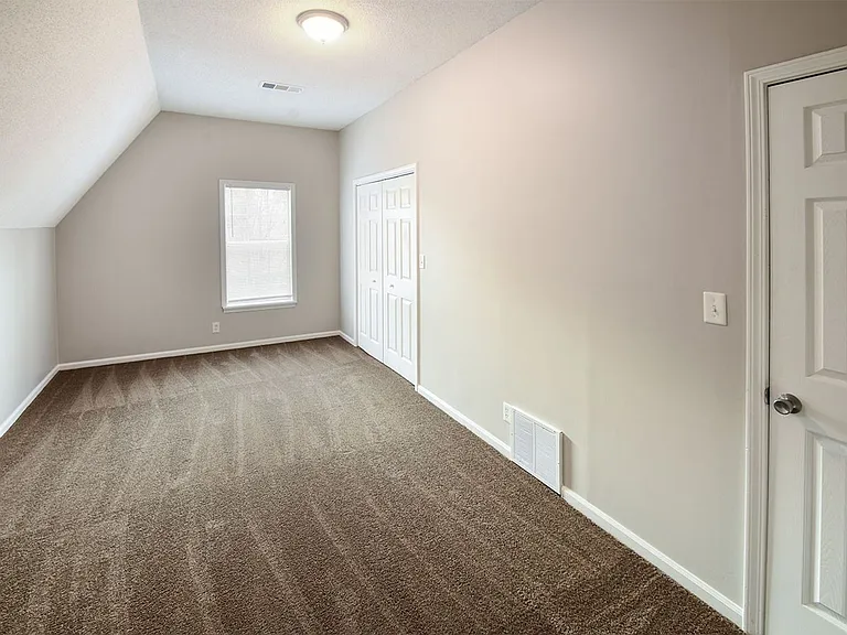 7611 Lowrance Rd — Photo 15