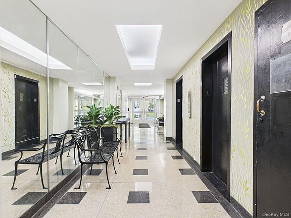 3rd image of 2 Fordham Hill Oval Unit #9G