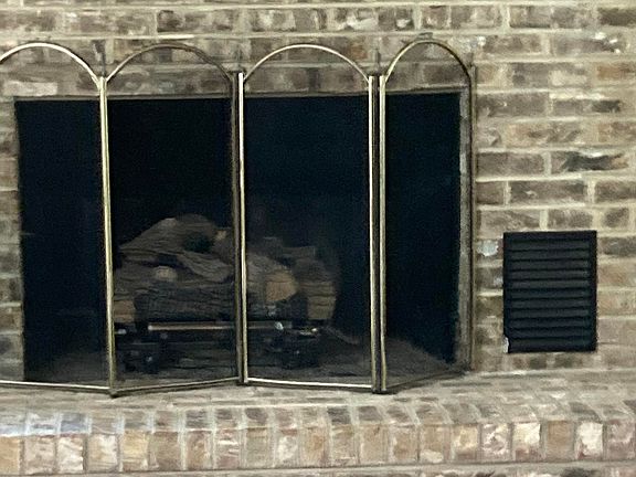 4th image of 2605 Laurel Ave