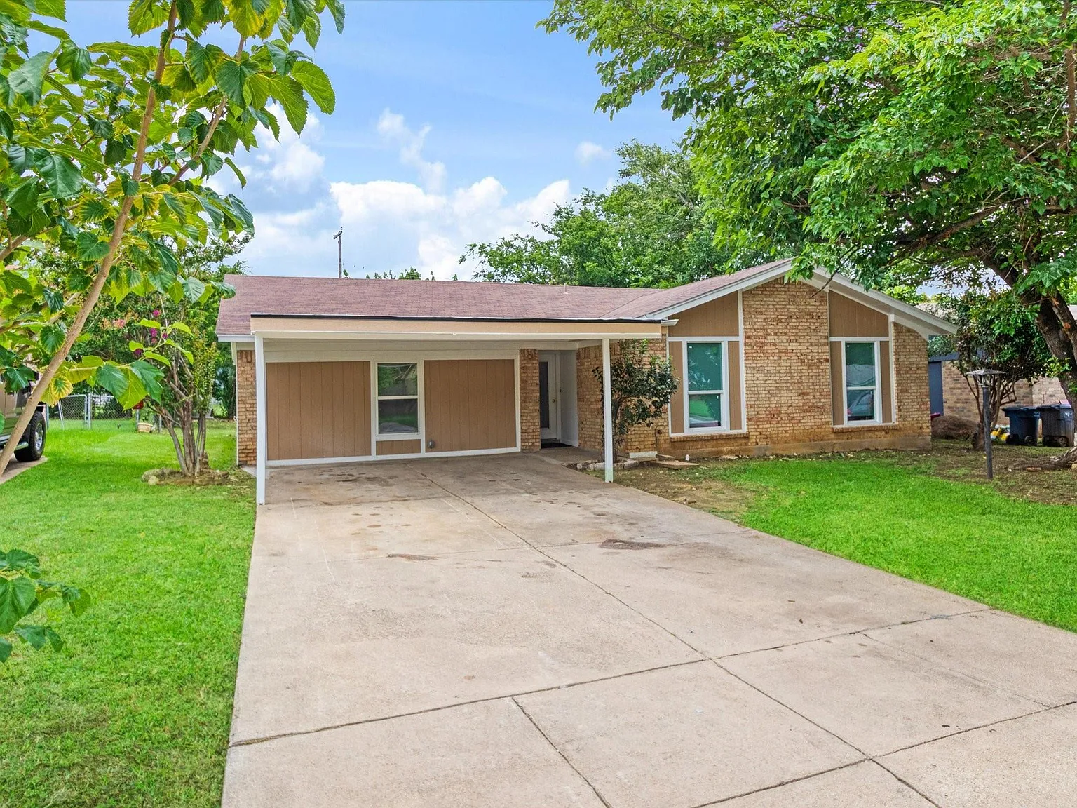 4 bed, 1744 sqft, $1,800 — Photo 1