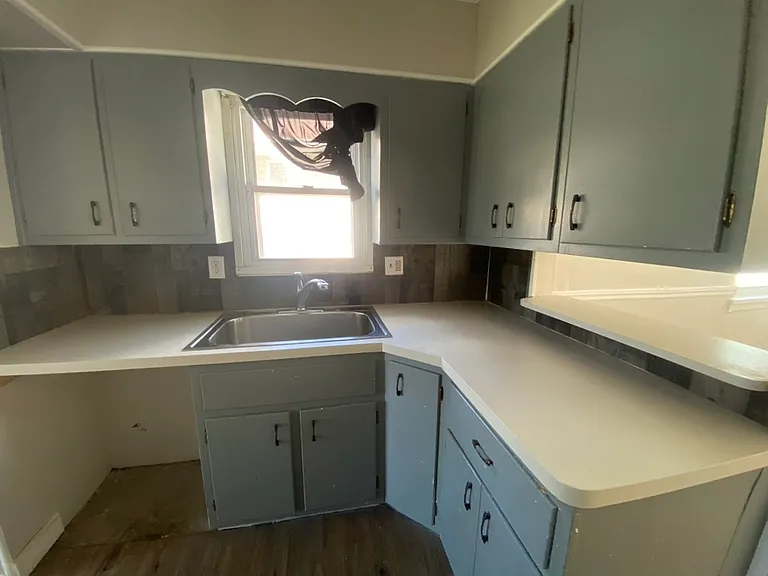 12305 Emery Ave — Photo 5