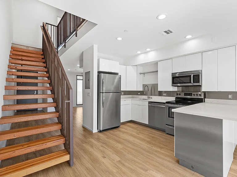 Echo Designer Loft Apartments — Photo 14