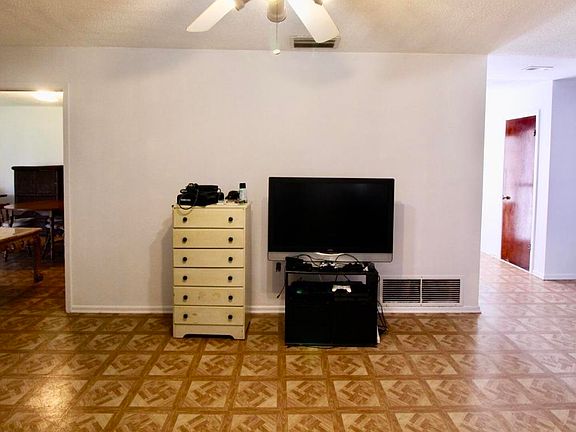 4th image of 2020 Fairlane Dr