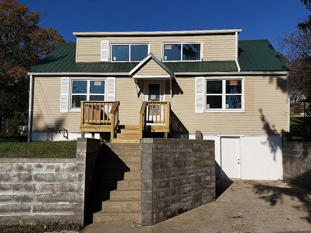 1405 Andmore St photo 1