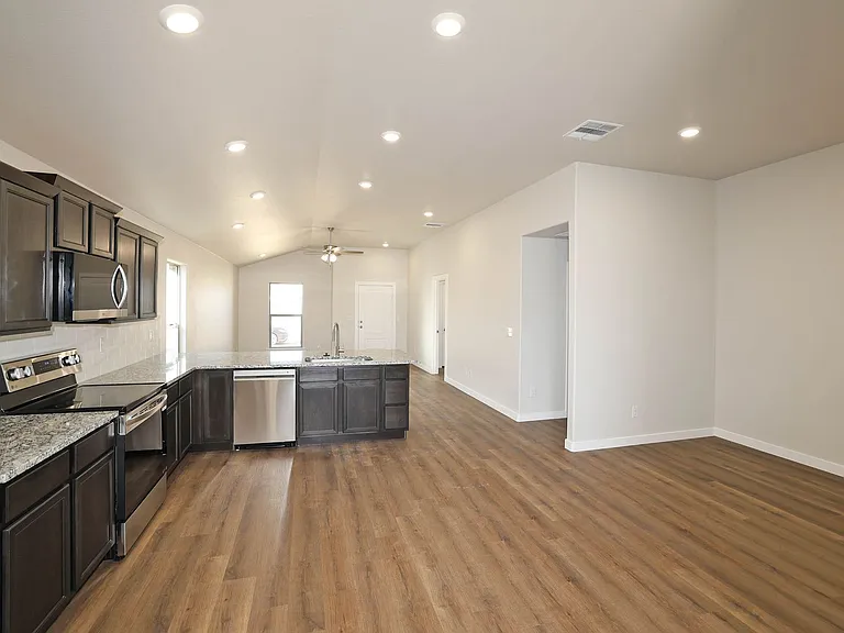 3003 Swenson St — Photo 7
