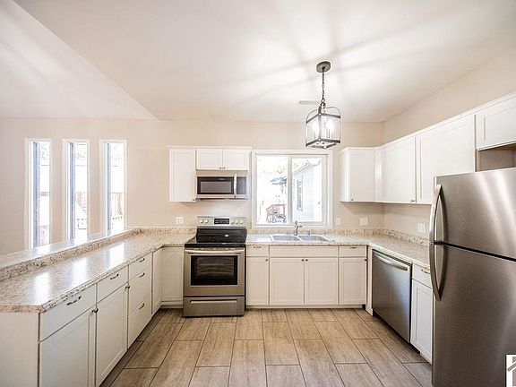 4th image of 825 N 22nd St