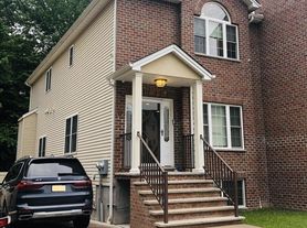 28 Moreno Ct, Staten Island, NY