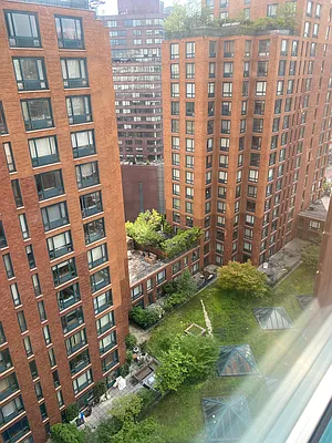 Rented by R New York | media 4