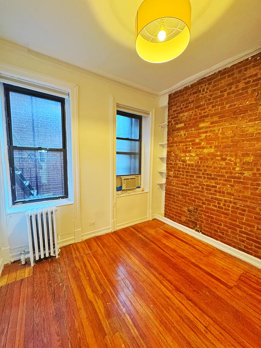 Building Photo - 158 1st Ave #7