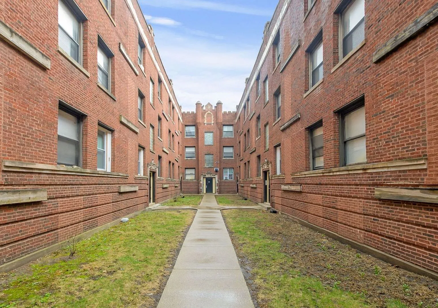 4240-48 Michigan — Photo 3