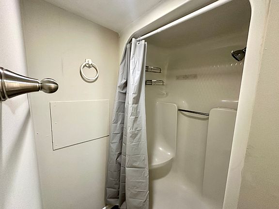 2nd image of 807 College Ave #22f3ed3a8