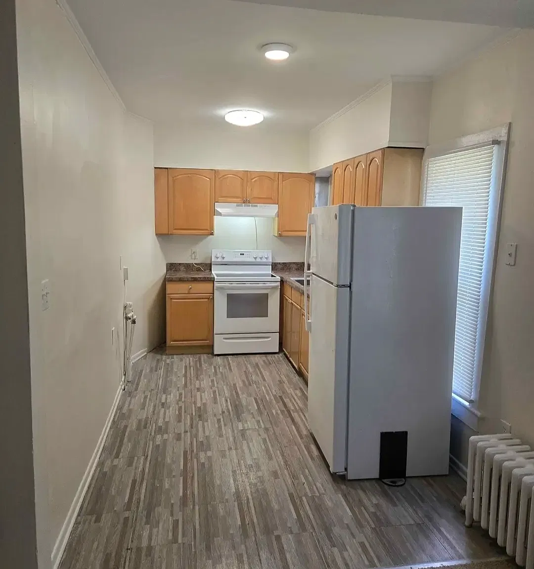 2 bed, 1000 sqft, $1,300 — Photo 2